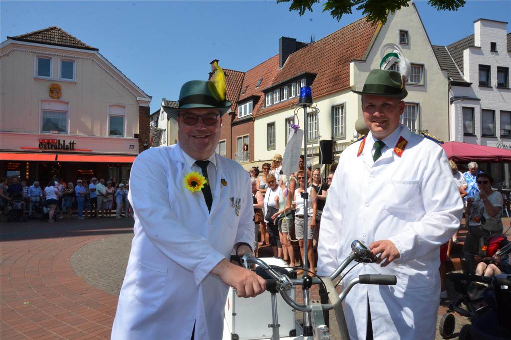 Bodo Klimpel und Tobis Stockhoff als Sanitäter