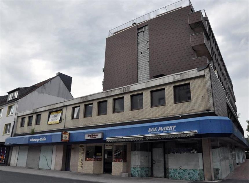 Marode Immobilie soll Flüchtlingsunterkunft werden Als Standort für Flüchtlinge angefragt: Der heruntergekommene Gebäudekomplex Lange Str. 107/Nordstr. 1-3.