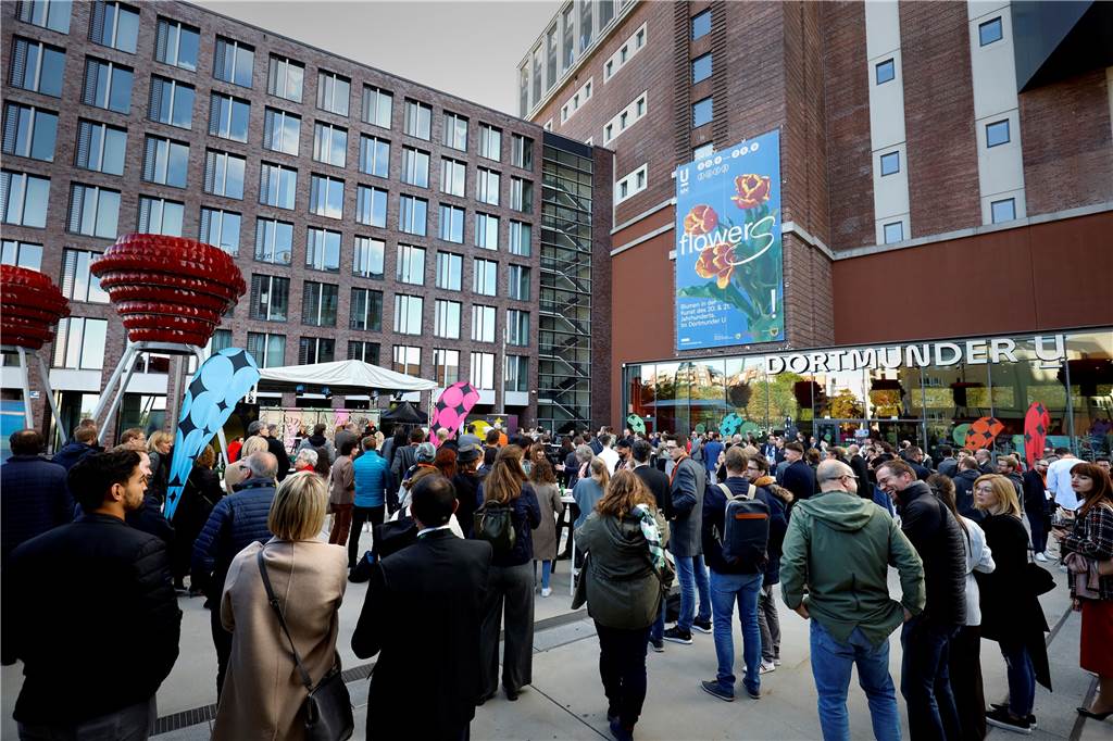 Daniel (63) und Rüdiger (68) aus Dortmund brachten das Internet nach Deutschland Als Warm-up zur Digitalen Woche, die noch bis zum 30. September in Dortmund stattfindet, gab es ein gut besuchtes Netzwerktreffen auf der Leonie-Reygers-Terrasse.