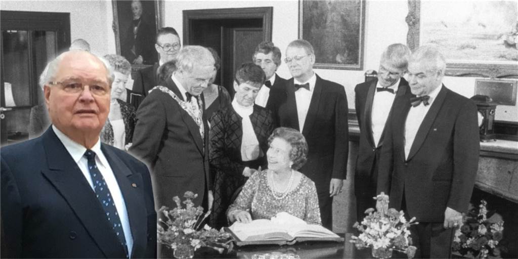 „Es war ein besonderer Tag“: Lorenz Ladage stand direkt neben der Queen Alt-Bürgermeister Lorenz Ladage war als Mitglied der städtischen Delegation dabei, als Elizabeth II. sich 1984 ins Goldene Buch der Stadt eintrug. Links neben der Queen ist Oberbürgermeister Günter Samtlebe mit Amtskette zu erkennen, ganz rechts Lorenz Ladage.