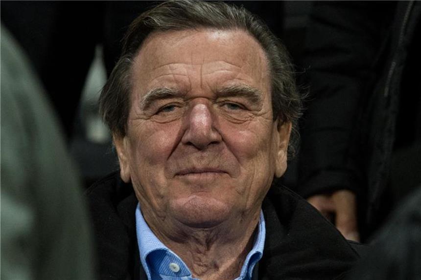 Schröder erhält 561.000 Euro für Altkanzler-Büro Alt-Bundeskanzler Gerhard Schröder vergangene Woche in Freiburg. Foto: Patrick Seeger