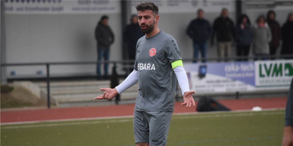 TSC-Kamen-Coach Altan Bayar fordert Geduld: „Wir haben 100 Prozent der ersten Mannschaft verloren!“ Altan Bayar trainiert den TSC Kamen und stand beim ersten Pflichtspiel im Pokal auf dem Platz.