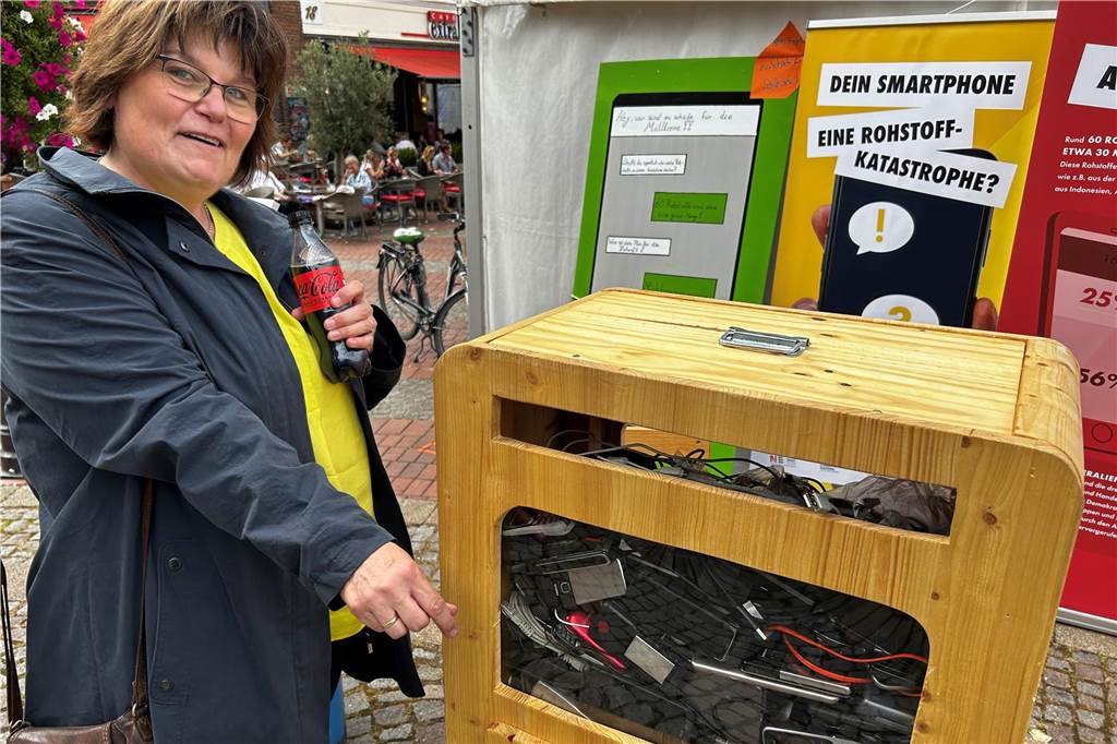 Glaubenswoche in Haltern geht an den Start Eine Frau sammelt alte Handys
