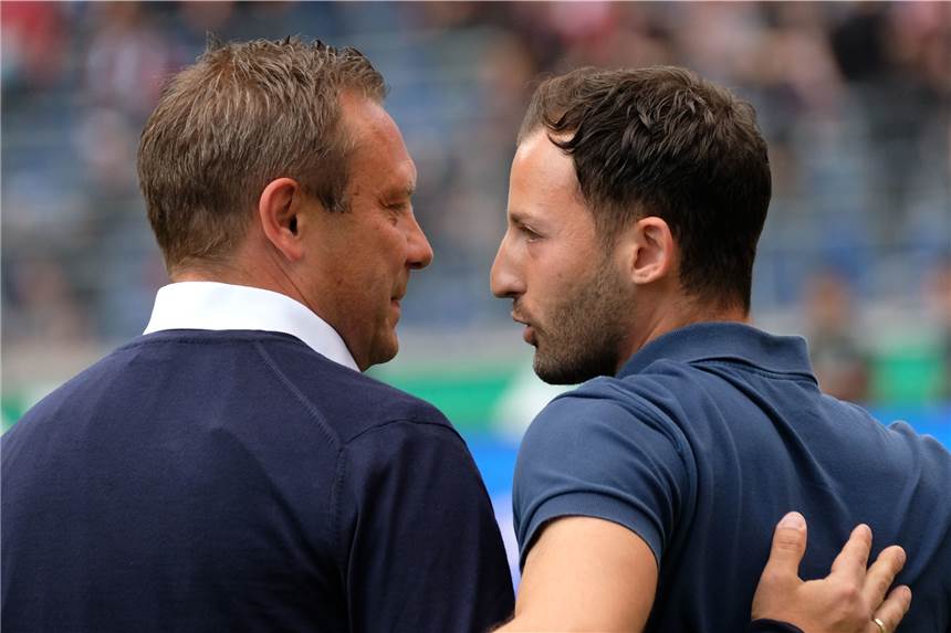 Domenico Tedesco verteidigt die Schalker Spielweise Alter und neuer Schalker Trainer: Am Samstag treffen André Breitenreiter und Domenico Tedesco aufeinander.