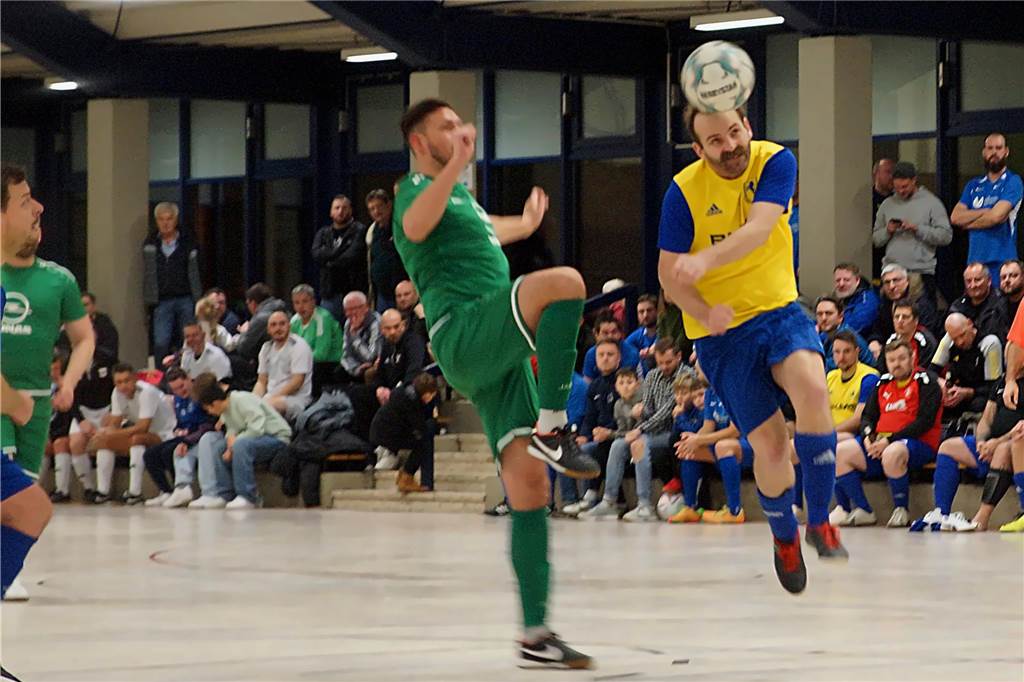 Altherren des SuS Kaiserau machen das Rennen beim BSV-Wintercup: Viele Bilder Altherren-Turnier BSV Heeren