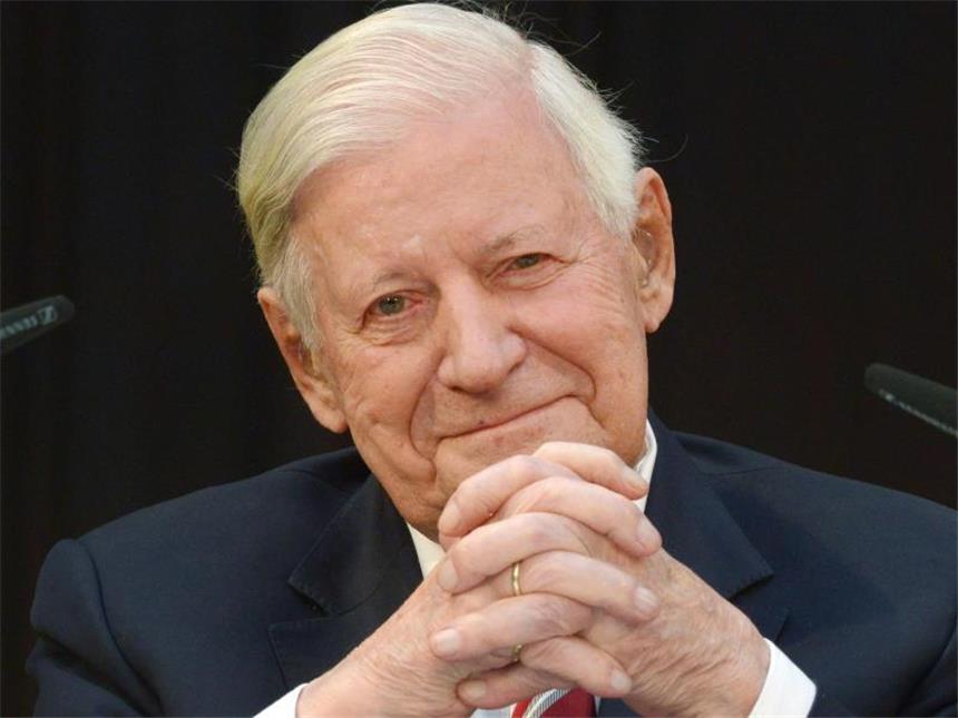 So reagiert das Netz auf den Tod des Altkanzlers Altkanzler Helmut Schmidt starb im Alter von 96 Jahren in Hamburg.