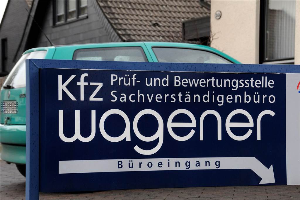 Ein Pionier als Kfz-Sachverständiger: Hans Wagener stirbt mit 78 Jahren Am 1. Januar 1974 gründete Hans Wagener sein Kfz-Sachverständigenbüro im Wohnhaus Auf der Gunst 24 b, das seit 2015 von seinem langjährigen Mitarbeiter Michael Brakus weitergeführt wird.