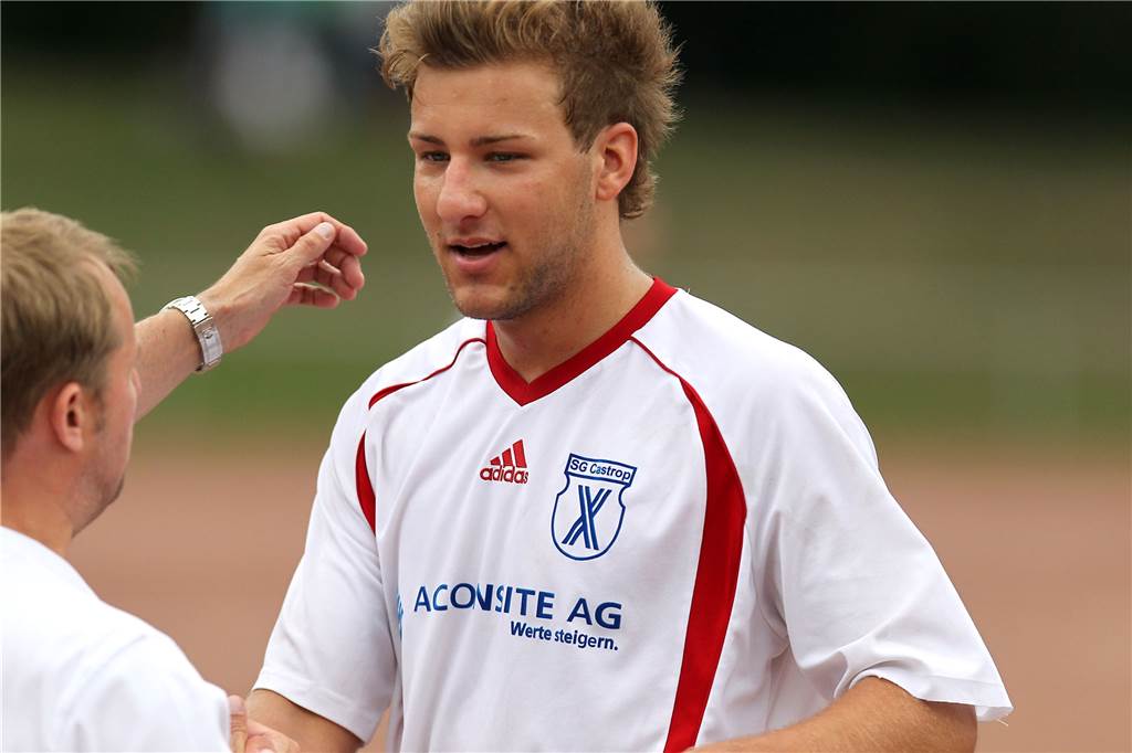 Unfassbar treffsicher: Castrop-Rauxeler Kicker schießt sieben Tore in einem Spiel Am 11. Juni 2011 stand Niklas Hartmann im Kader der Ersten Mannschaft der SG Castrop, die im Entscheidungsspiel gegen den Abstieg aus der Kreisliga A mit 5:3 (1:1/1:0) nach Elfmeterschießen die Nase vorn hatte.