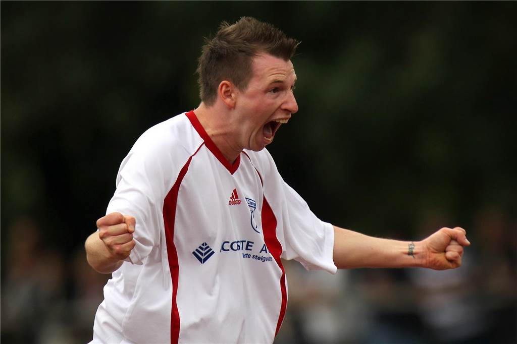 Am 11. Juni 2011 standen sich die SG Castrop und der VfB Börnig auf dem Ascheplatz des ESV Herne gegenüber. In einem Entscheidungsspiel kämpften die beiden Teams darum, den Abstieg in die Kreisliga B abzuwenden. Letztlich hatte die SG mit 5:3 (1:1/1:0) nach Elfmeterschießen die Nase vorn.