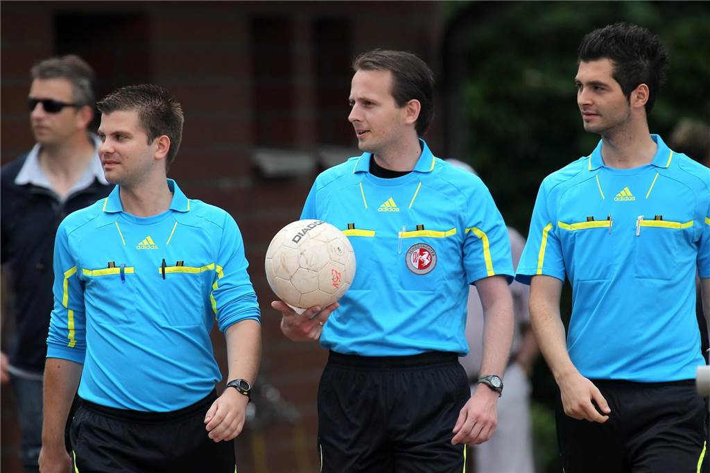 Am 11. Juni 2011 standen sich die SG Castrop und der VfB Börnig auf dem Ascheplatz des ESV Herne gegenüber. In einem Entscheidungsspiel kämpften die beiden Teams darum, den Abstieg in die Kreisliga B abzuwenden. Letztlich hatte die SG mit 5:3 (1:1/1:0) nach Elfmeterschießen die Nase vorn.