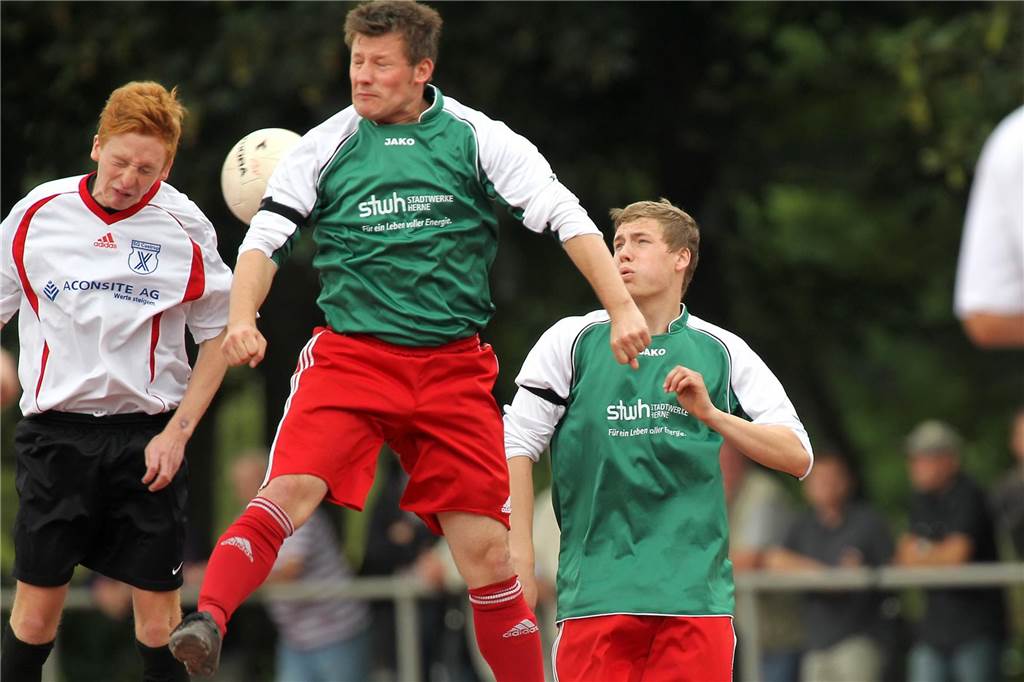 Am 11. Juni 2011 standen sich die SG Castrop und der VfB Börnig auf dem Ascheplatz des ESV Herne gegenüber. In einem Entscheidungsspiel kämpften die beiden Teams darum, den Abstieg in die Kreisliga B abzuwenden. Letztlich hatte die SG mit 5:3 (1:1/1:0) nach Elfmeterschießen die Nase vorn.