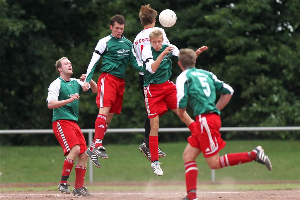 Am 11. Juni 2011 standen sich die SG Castrop und der VfB Börnig auf dem Ascheplatz des ESV Herne gegenüber. In einem Entscheidungsspiel kämpften die beiden Teams darum, den Abstieg in die Kreisliga B abzuwenden. Letztlich hatte die SG mit 5:3 (1:1/1:0) nach Elfmeterschießen die Nase vorn.