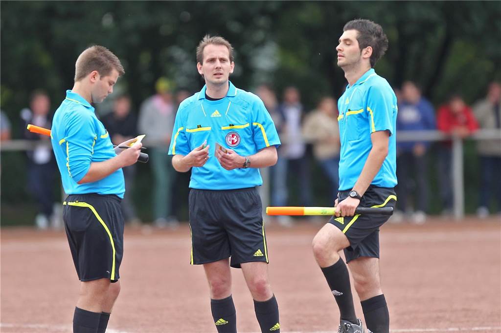 Am 11. Juni 2011 standen sich die SG Castrop und der VfB Börnig auf dem Ascheplatz des ESV Herne gegenüber. In einem Entscheidungsspiel kämpften die beiden Teams darum, den Abstieg in die Kreisliga B abzuwenden. Letztlich hatte die SG mit 5:3 (1:1/1:0) nach Elfmeterschießen die Nase vorn.