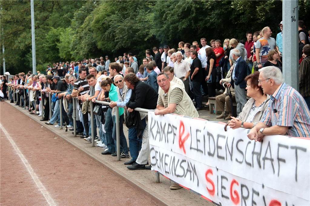 Am 11. Juni 2011 standen sich die SG Castrop und der VfB Börnig auf dem Ascheplatz des ESV Herne gegenüber. In einem Entscheidungsspiel kämpften die beiden Teams darum, den Abstieg in die Kreisliga B abzuwenden. Letztlich hatte die SG mit 5:3 (1:1/1:0) nach Elfmeterschießen die Nase vorn.
