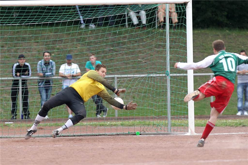 Am 11. Juni 2011 standen sich die SG Castrop und der VfB Börnig auf dem Ascheplatz des ESV Herne gegenüber. In einem Entscheidungsspiel kämpften die beiden Teams darum, den Abstieg in die Kreisliga B abzuwenden. Letztlich hatte die SG mit 5:3 (1:1/1:0) nach Elfmeterschießen die Nase vorn.