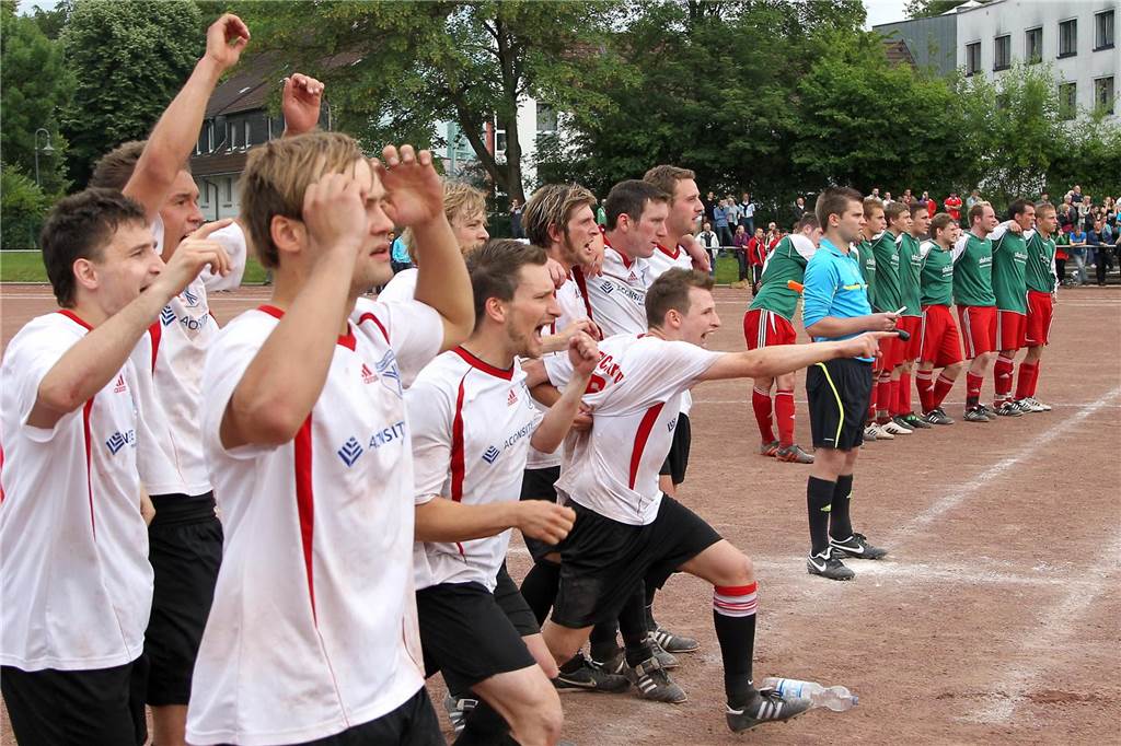 Am 11. Juni 2011 standen sich die SG Castrop und der VfB Börnig auf dem Ascheplatz des ESV Herne gegenüber. In einem Entscheidungsspiel kämpften die beiden Teams darum, den Abstieg in die Kreisliga B abzuwenden. Letztlich hatte die SG mit 5:3 (1:1/1:0) nach Elfmeterschießen die Nase vorn.