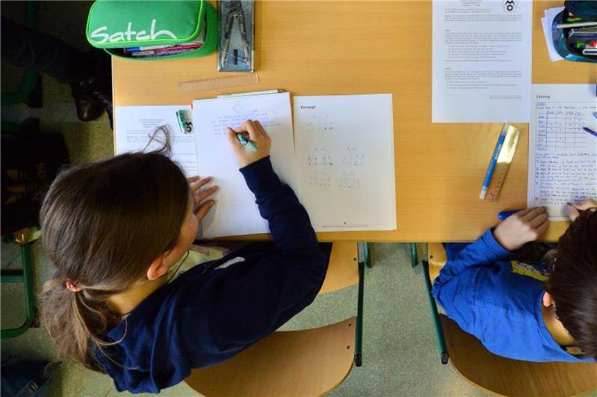 Am 13. Juni wird die Bundesrunde der 57. Mathematik-Olympiade in Würzburg eröffnet. Dafür wurden bundesweit die schlauesten und auch stressresistentesten Schüler ausgewählt. Foto: Martin Schutt/Archiv