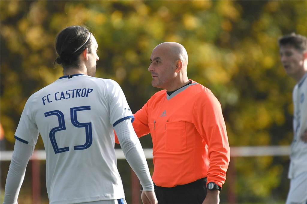 Am 14. Bezirksliga-Spieltag empfing der FC Castrop-Rauxel den Aufstiegsanwärter SC Weitmar 45 in Merklinde - und gewann überraschend deutlich mit 7:1.