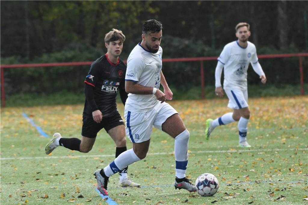 Am 14. Bezirksliga-Spieltag empfing der FC Castrop-Rauxel den Aufstiegsanwärter SC Weitmar 45 in Merklinde - und gewann überraschend deutlich mit 7:1.