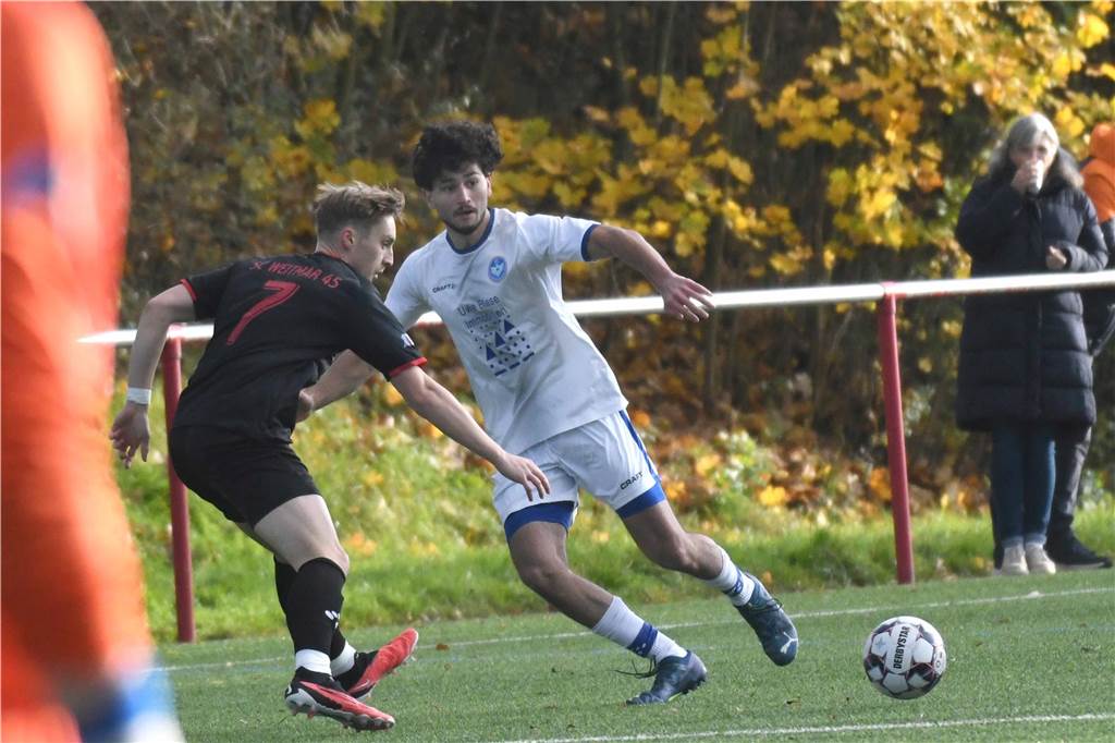 Am 14. Bezirksliga-Spieltag empfing der FC Castrop-Rauxel den Aufstiegsanwärter SC Weitmar 45 in Merklinde - und gewann überraschend deutlich mit 7:1.