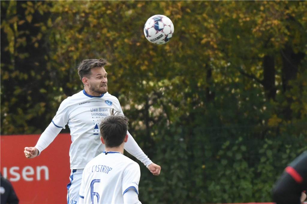 Am 14. Bezirksliga-Spieltag empfing der FC Castrop-Rauxel den Aufstiegsanwärter SC Weitmar 45 in Merklinde - und gewann überraschend deutlich mit 7:1.