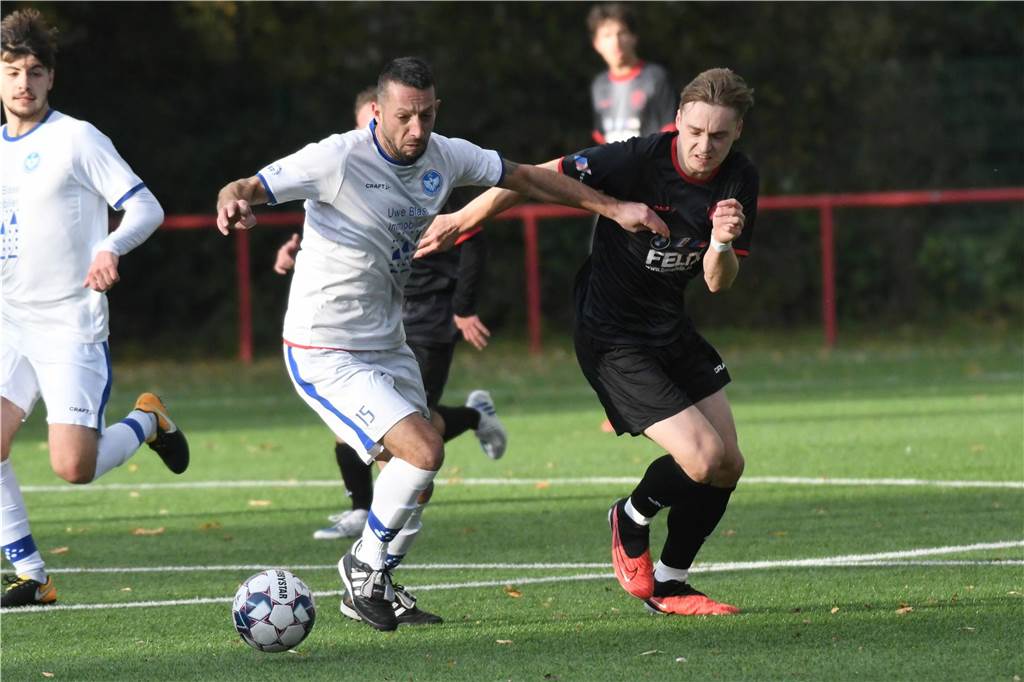 Am 14. Bezirksliga-Spieltag empfing der FC Castrop-Rauxel den Aufstiegsanwärter SC Weitmar 45 in Merklinde - und gewann überraschend deutlich mit 7:1.