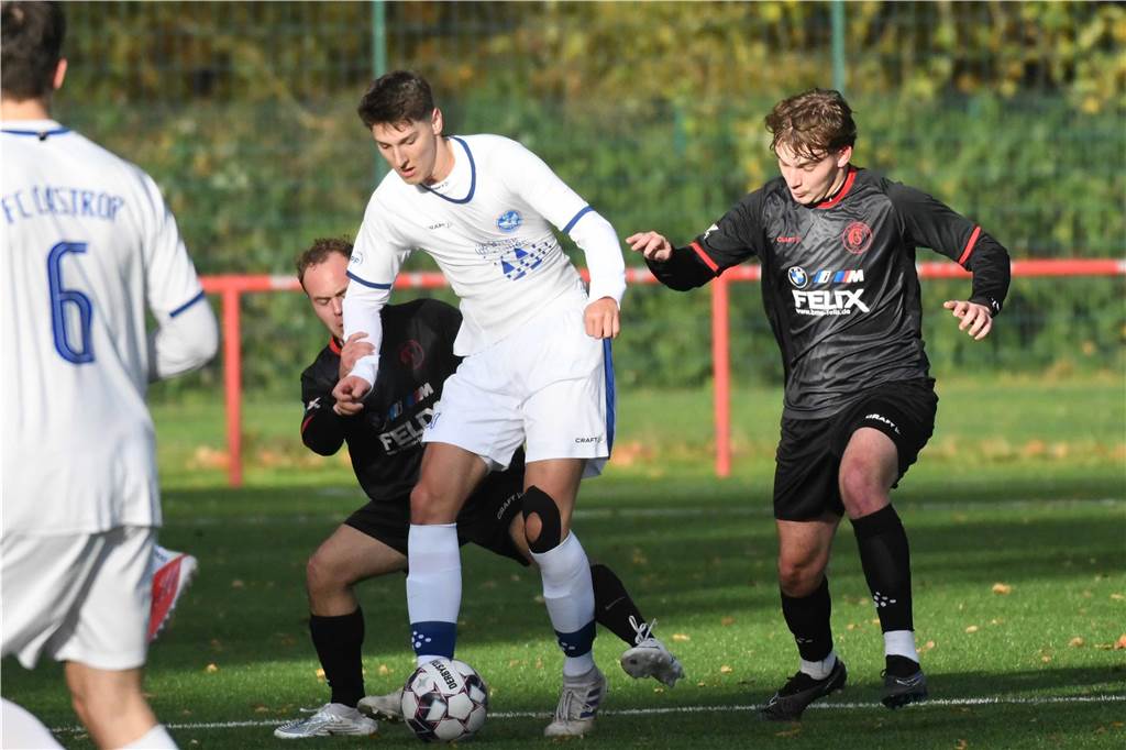Am 14. Bezirksliga-Spieltag empfing der FC Castrop-Rauxel den Aufstiegsanwärter SC Weitmar 45 in Merklinde - und gewann überraschend deutlich mit 7:1.