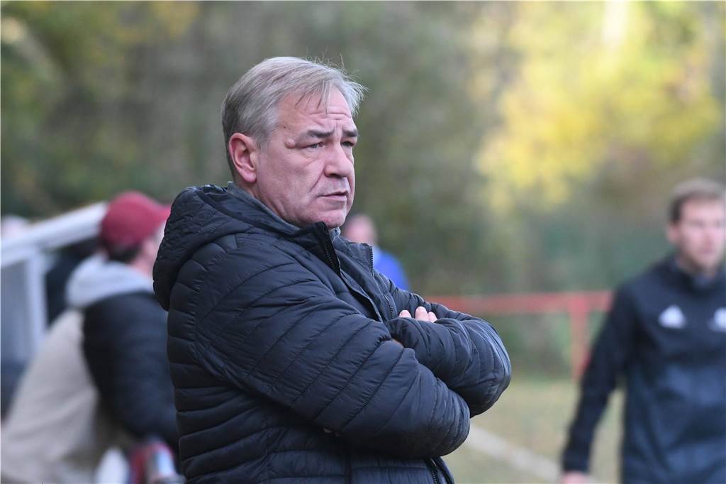 Am 14. Bezirksliga-Spieltag empfing der FC Castrop-Rauxel den Aufstiegsanwärter SC Weitmar 45 in Merklinde - und gewann überraschend deutlich mit 7:1.