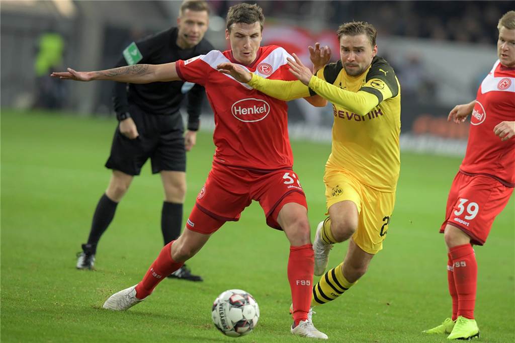 Marcel Schmelzer ist bei Lucien Favre trotz Außenverteidiger-Not außen vor Am 18. Dezember des Vorjahres kassierte der BVB in Düsseldorf die erste Saisonniederlage. Für Marcel Schmelzer war es der letzte Pflichtspielauftritt über 90 Minuten.
