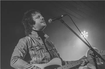 Am 19. September gibt es ein Open-Air-Konzert am Sunshine. Unter anderem mit dem Duo Travels & Trunks (Szenenfoto).