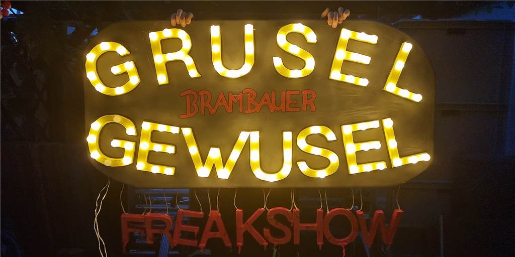 Gruselige Freakshow in Brambauer: Familie Hahn lädt zum Halloween-Event Am 22., 29. und 31. Oktober lädt Familie Hahn nach Brambauer zur Freakshow.