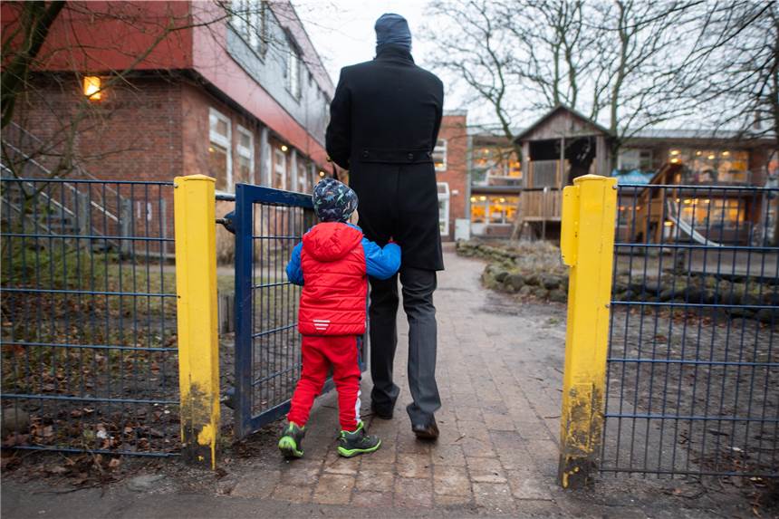 Ab dem 22. Februar gilt in NRW wieder: Kinderbetreuung für alle Am 22. Februar endet in NRW die Empfehlung des Landes, Kitas nur im Notfall zu nutzen. Alle Kinder können dann wieder kommen - einen Regelbetrieb gibt es allerdings noch nicht.