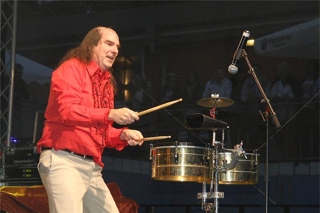 Bernd Stelter, Guildo Horn und Co.: Shows kehren in Europahalle zurück Am 30.4. fordert Guildo Horn die Castrop-Rauxeler in der Europahalle zum Mitsingen auf.