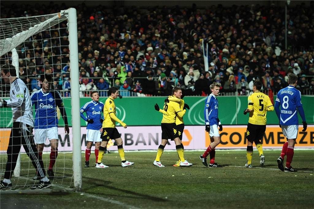 Berlin ruft: Der BVB trifft im Pokal-Halbfinale auf Bayern-Schreck Kiel Am 7. Februar 2012 setzte sich der BVB im Pokal-Viertelfinale bei Holstein Kiel mit 4:0 durch.