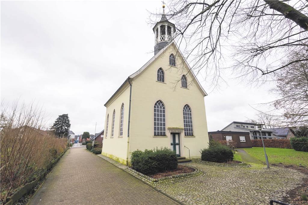 Volles Programm in Oeding: Von Mai-Meile bis Grenzland-Pokalwettstreit Am 8. Mai 1824 wurde der Grundstein für die evangelische Kirchengemeinde in Oeding gelegt. Eingeweiht wurde die Kirche am 11. August 1825.