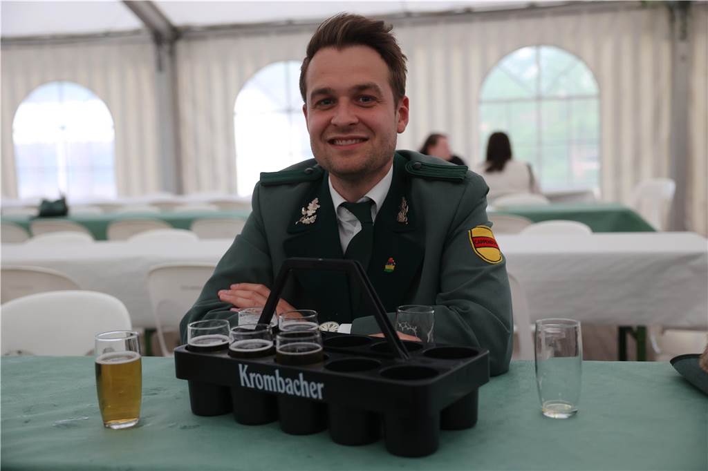 Auftakt des Jubiläums-Schützenfestes in Selm-Cappenberg: Ausgelassene Feier auf dem Dorfplatz Am Abend des 12. Mai (Freitag) ging es rund auf dem Dorfgemeinschaftsplatz hinter der Feuerwehr in Cappenberg. Ab 20 Uhr wurde gefeiert.