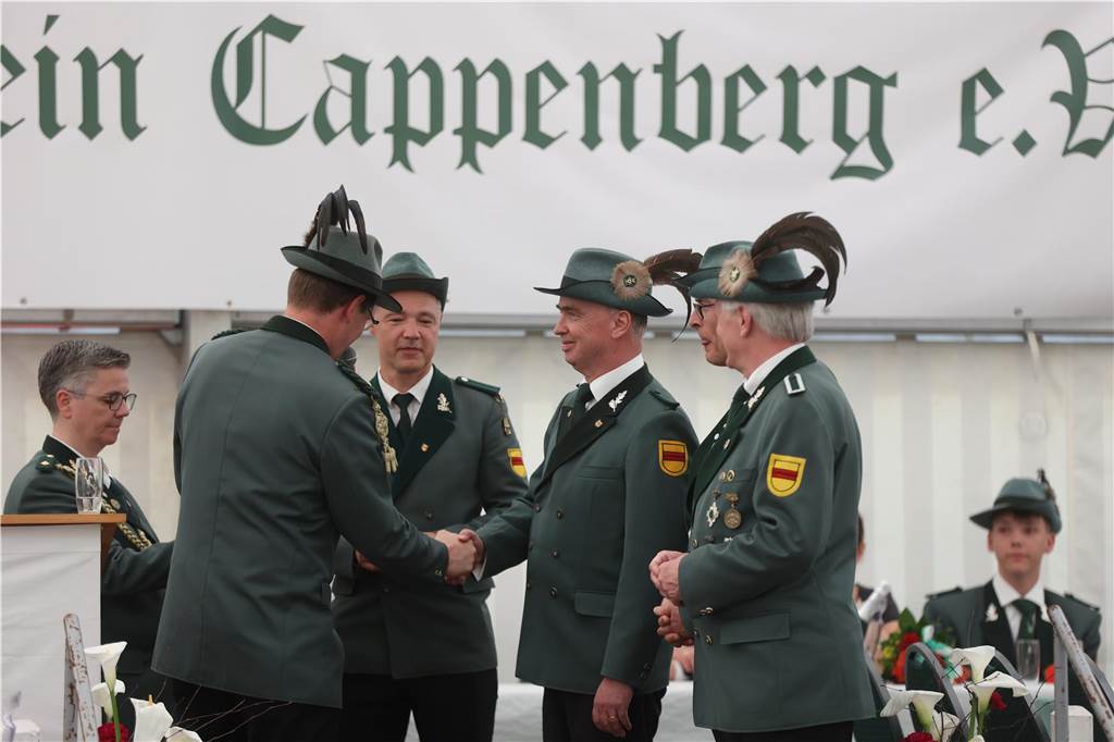 Am Abend des Vogelschießens wurde das neue Cappenberger Königspaar vor vielen Gästen im Festzelt gekrönt.
