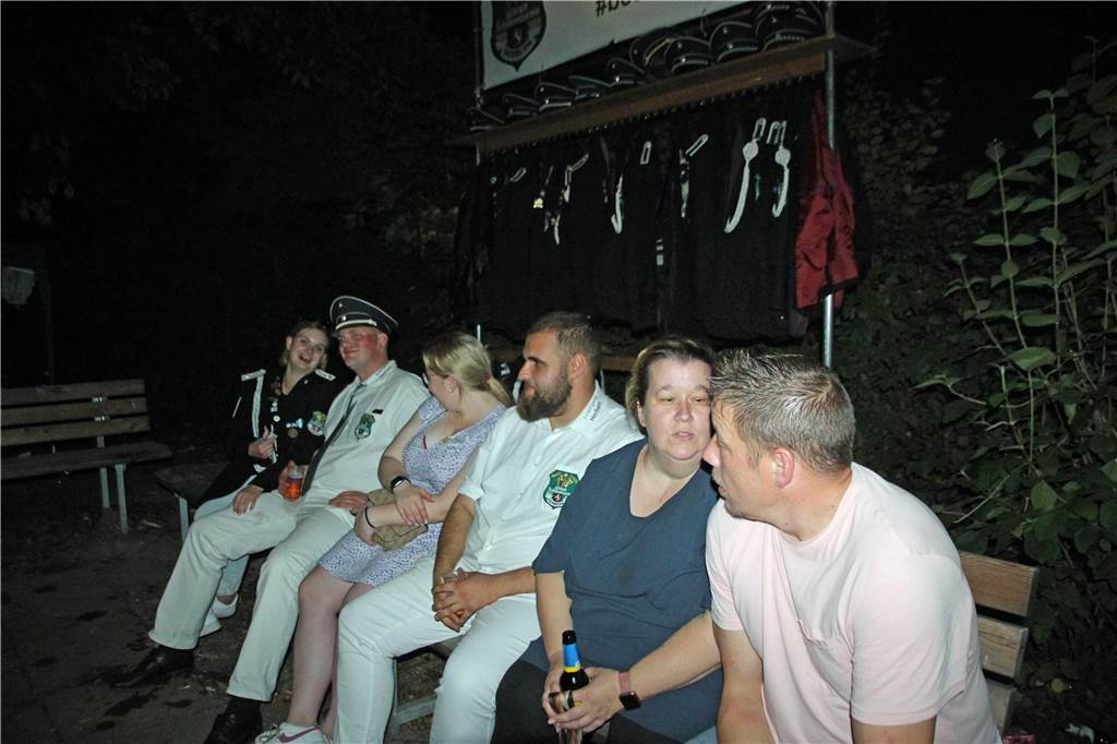 Am Abend feierten die Schützen von acht Vereinen den ersten Vereinsschützenkönig beim Königsball im Festzelt.