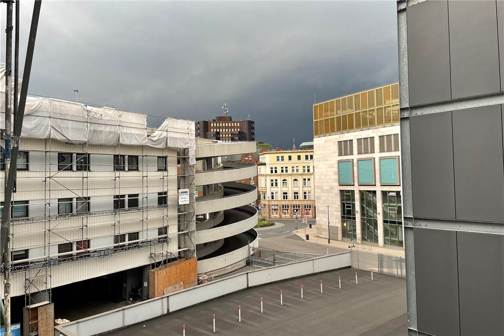 Am Abend verdunkelte sich der Himmel über Dortmund - das folgende Unwetter sorgte für zahlreiche Feuerwehr-Einsätze.