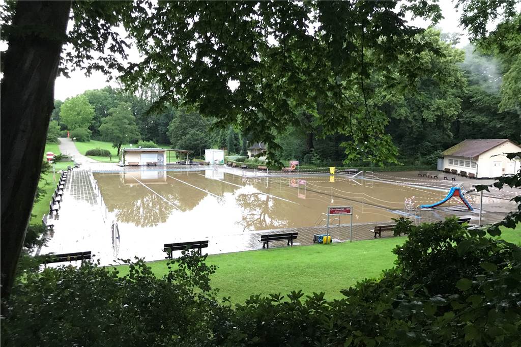 Freibad Wellinghofen ist „abgesoffen“ – Video zeigt extreme Bilder Am Abend war ein Großteil der Wassermassen bereits wieder abgeflossen.