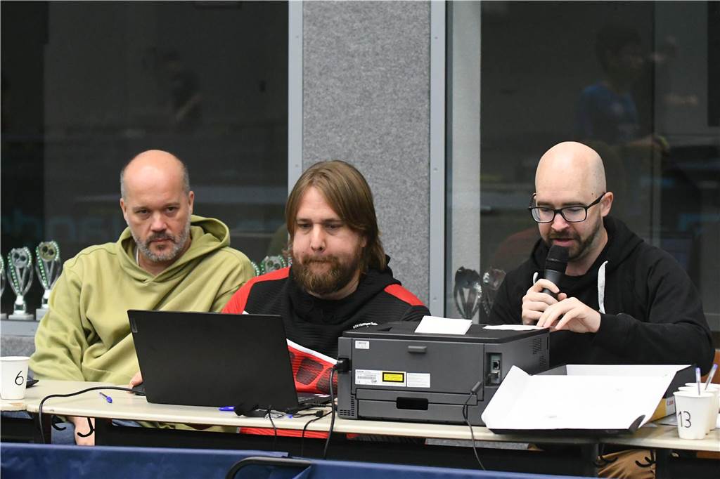 Am abschließenden Wochenende der Herbstferien war die DJK Roland Rauxel Premieren-Gastgeber der Bezirksmeisterschaften Mittleres Ruhrgebiet. Einige Lokalmatadore spielten erfolgreich mit.