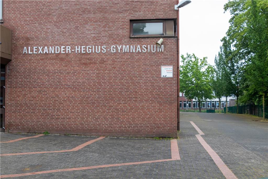 Abiball in Ahaus zu teuer: Abiturienten des AHG feiern in Gronau Alexander-Hegius-Gymnasium Mensa von außen