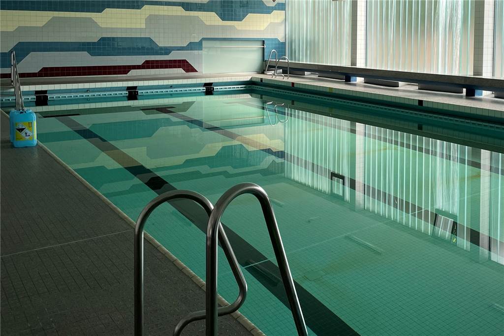 Hallenbad-Sanierung steckt noch in Planungsphase: Kein Schulschwimmen, DLRG wird kreativ Das Becken des Olfener Hallenbads.