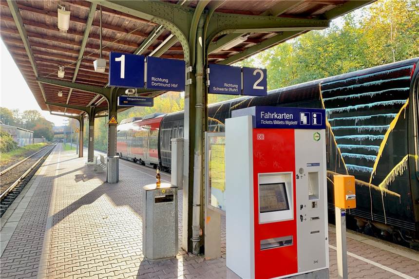 Reizgas-Angriff in der Regionalbahn 53 – mehrere Fahrgäste verletzt Am Bahnhof Dortmund Aplerbeck-Süd verließen die mutmaßlichen Täter den Zug.