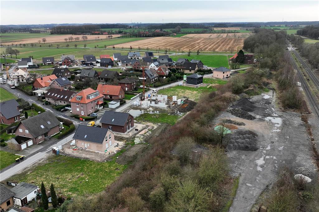 Grundstückswerte und Verkäufe: So haben sich die Zahlen entwickelt Das Baugebiet am Bahnhof in Ascheberg aus der Luft.