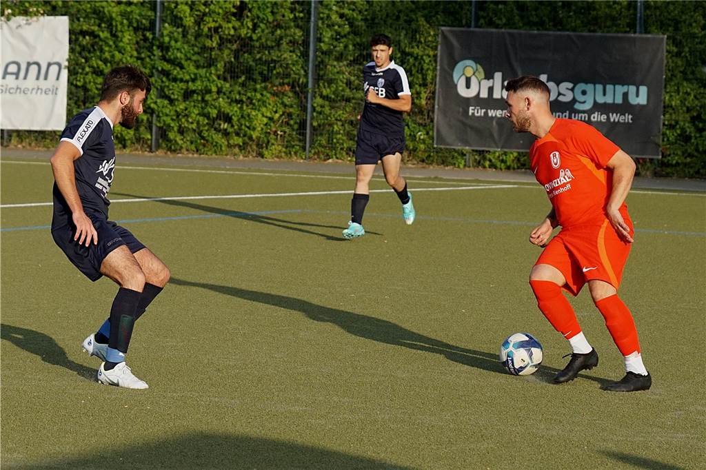 Am Ball Carlo Berlandieri (RWU in Rot)