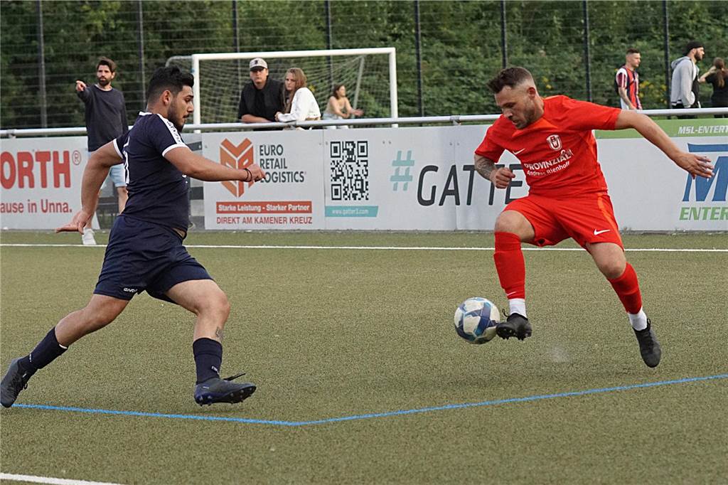 Am Ball Carlo Berlandieri (RWU in Rot)