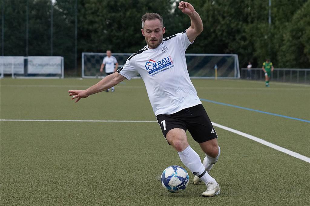 Am Ball Julian Blume (SVA)