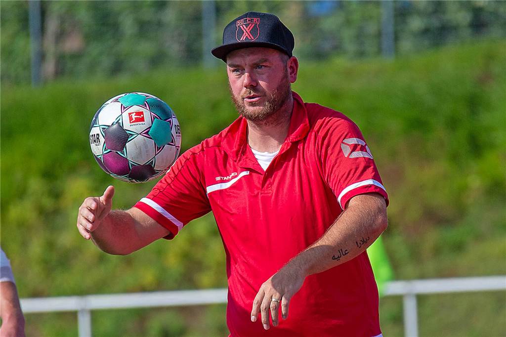 Castrop-Rauxeler Trainer meint: Testerei ist für Spieler unzumutbar! Am Ball: Tino Westphal, der Trainer der SG Castrop.