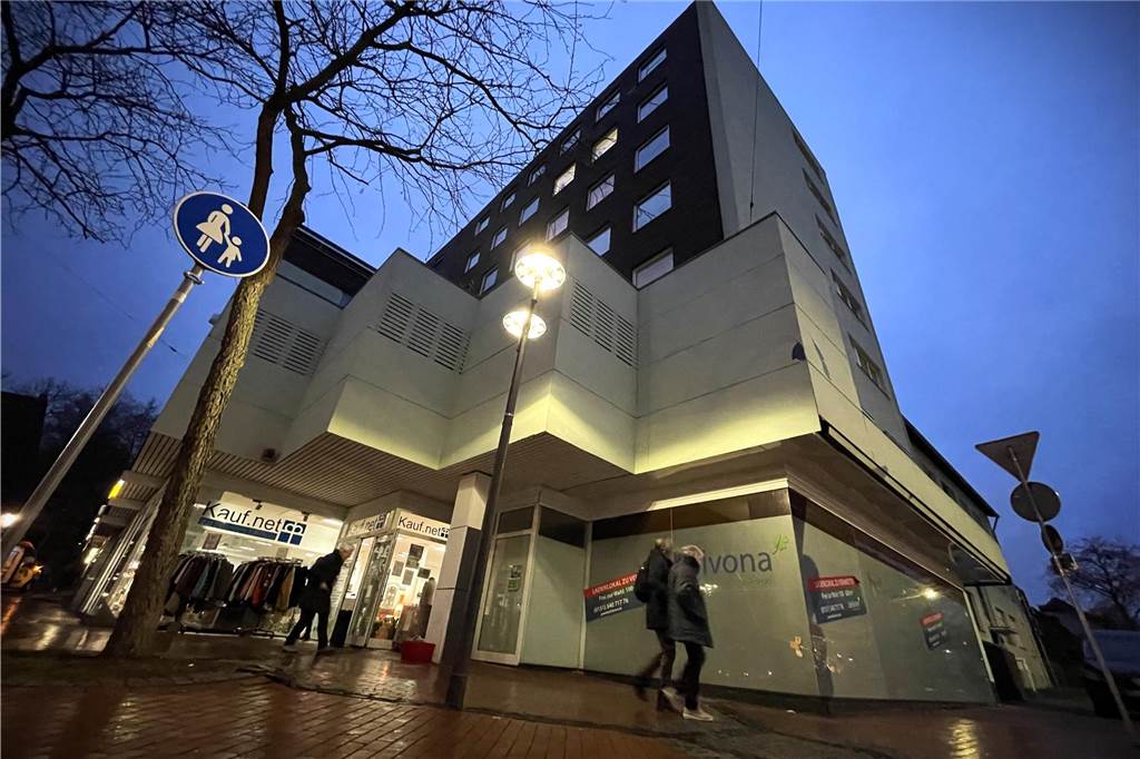 Belvona taucht ab: MVGM Property übernimmt Schophof-Siedlung Am Bennertor 2 in Toplage in der Castroper Altstadt. Das Haus gehört wohl der Silver Wohnen 5 GmbH. Belvona schrieb den Mietern nun, sie müssten sich an die Verwaltungsgesellschaft MVGM Property wenden.